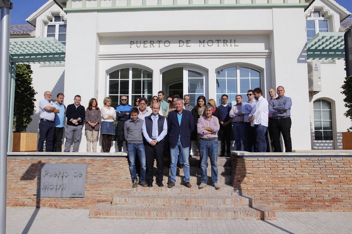 La Autoridad Portuaria de Motril muestra su condena por los terribles atentados terroristas de París.